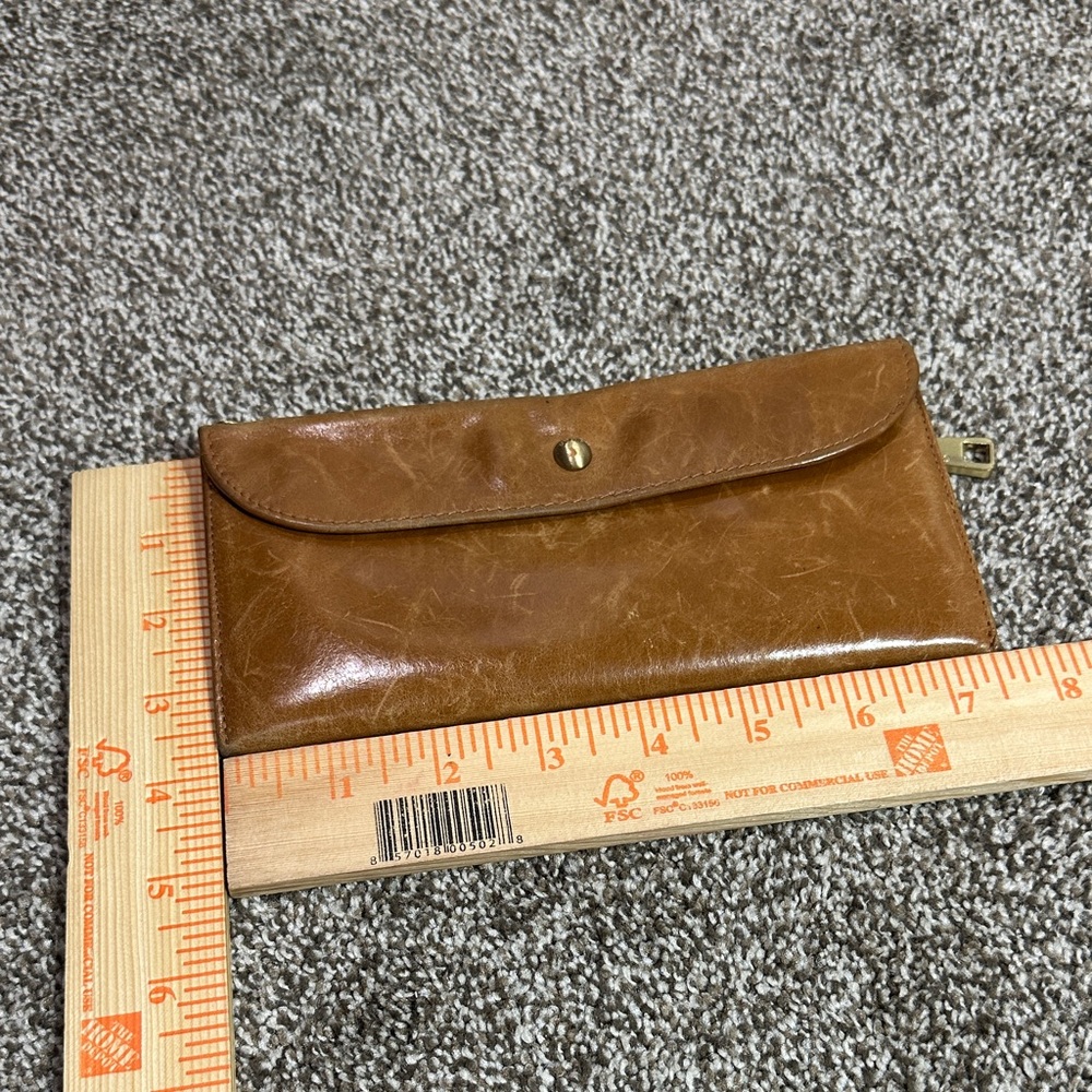 Hobo leather Classic Tan Leather Snap Clutch Wallet - Picture 2 of 9
